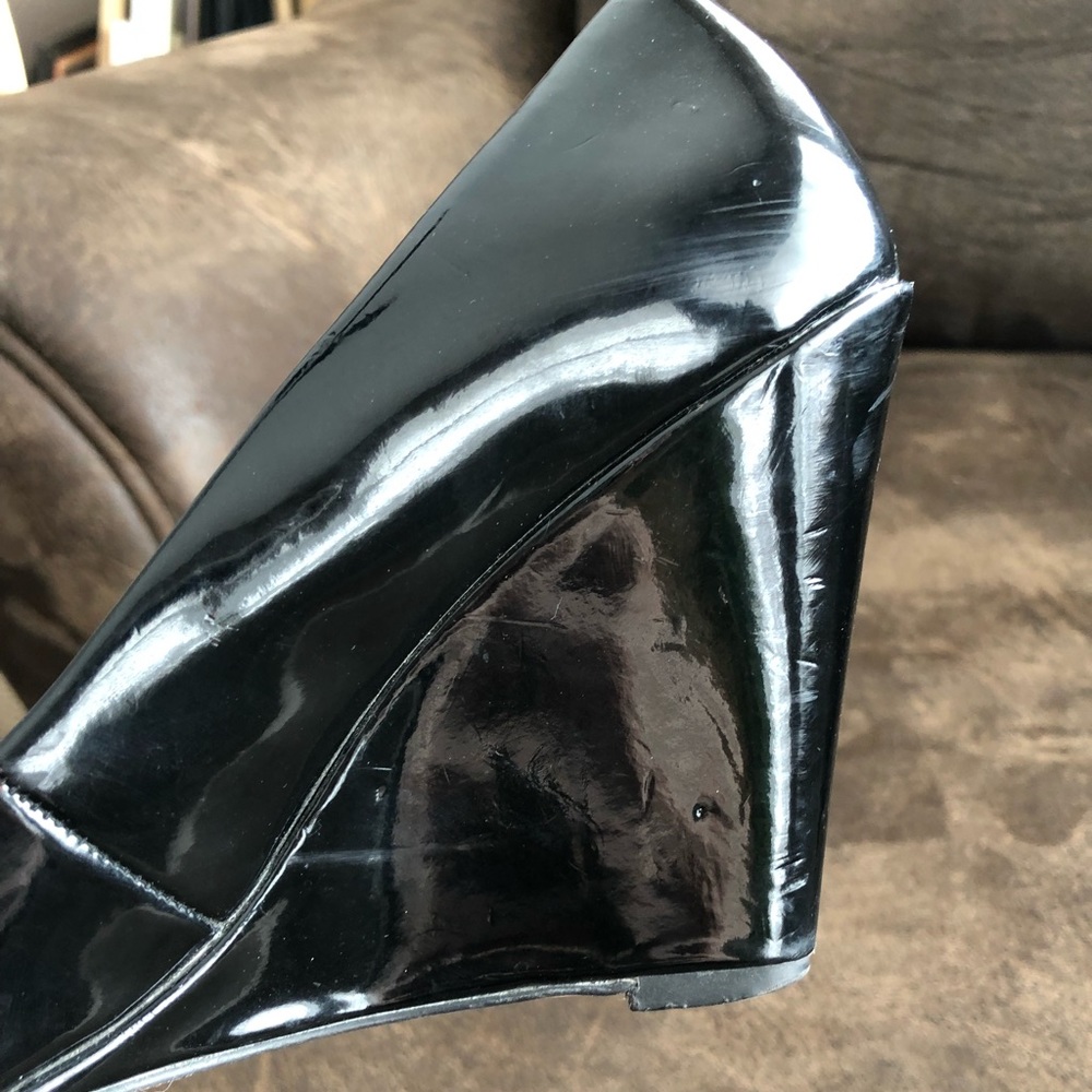ALDO -7.5- Pretty Patent Peep Toe Wedge Heel in black - Picture 9 of 13